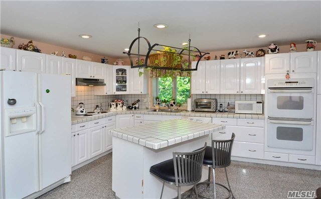 For Sale: 602 Woodbury Rd Plainview, NY 11803
