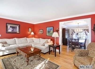 3245 Mill Ln