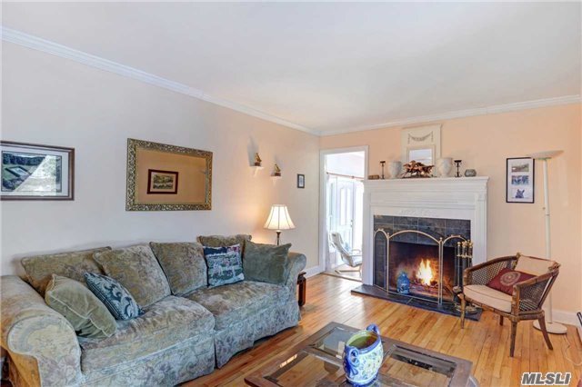3245 Mill Ln