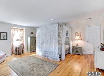 3245 Mill Ln