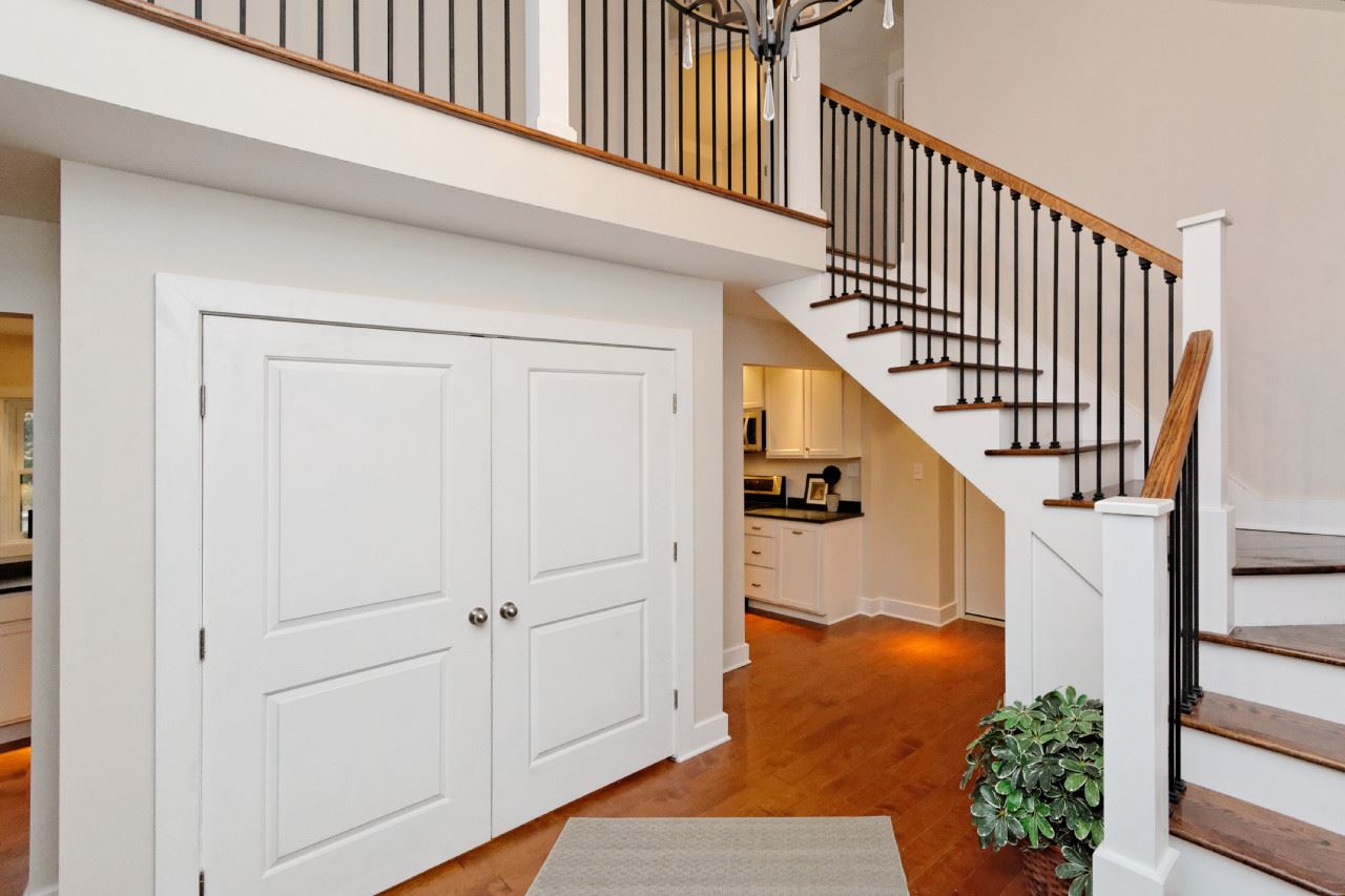 313 Thais Rd