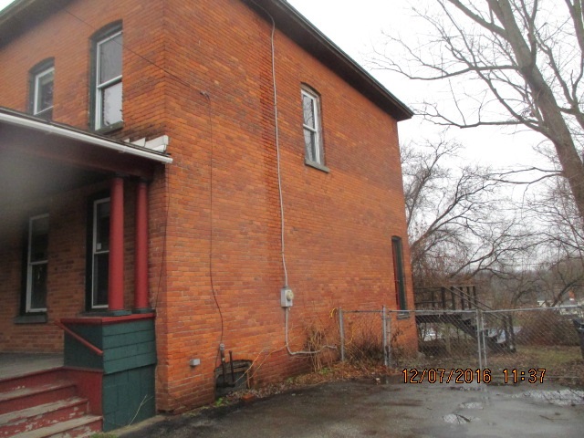 42 River St