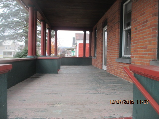 42 River St