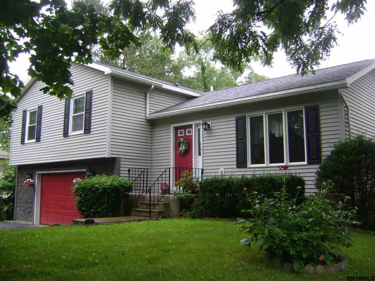 76 1st St
