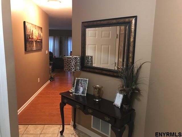5 Circle Dr
