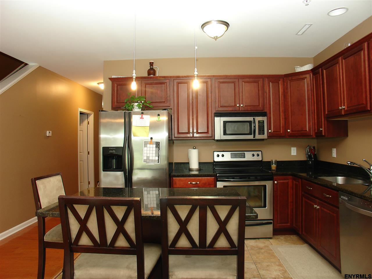 5 Circle Dr