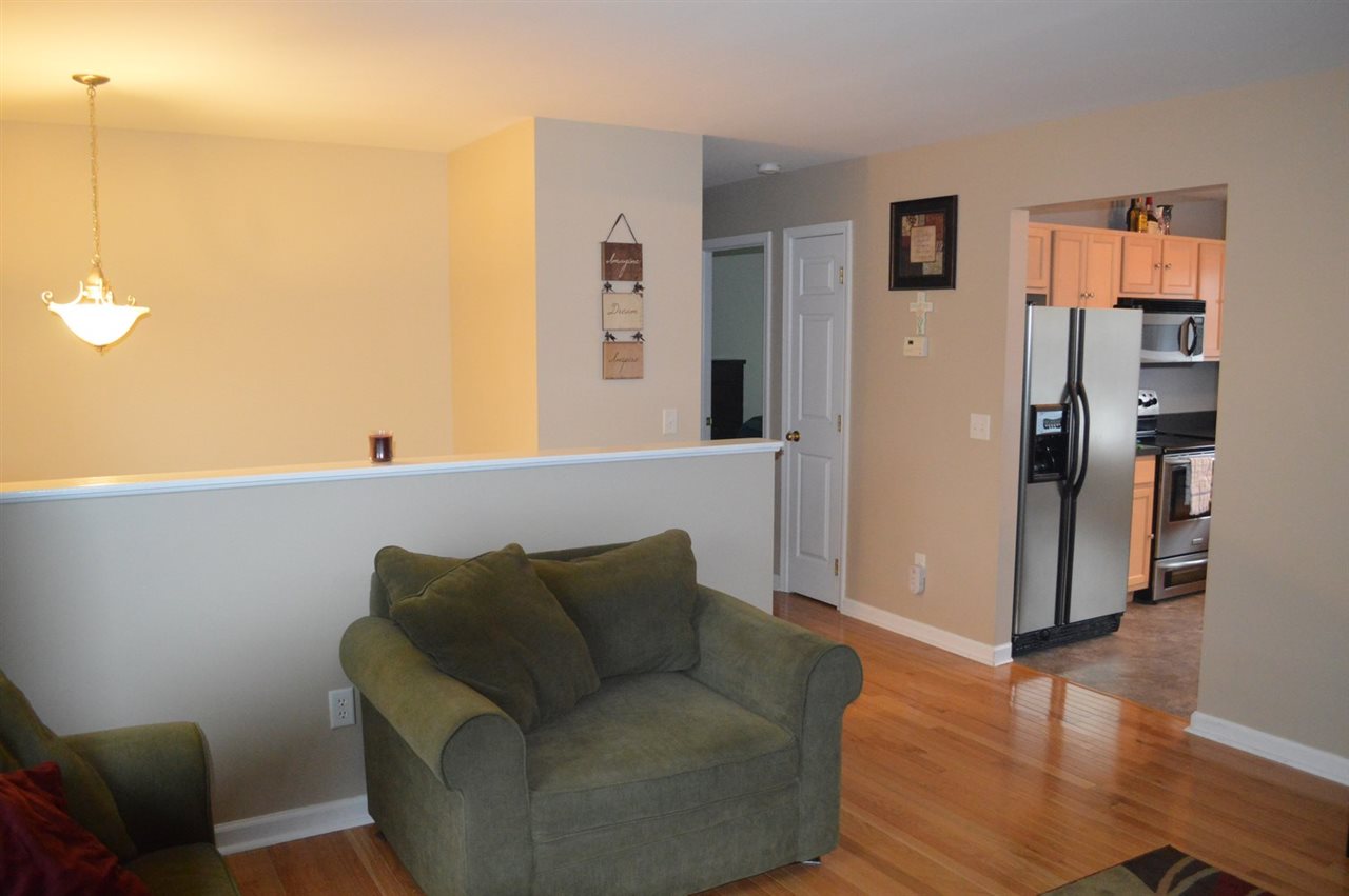 20 Red Oak Dr, Schenectady NY 12302