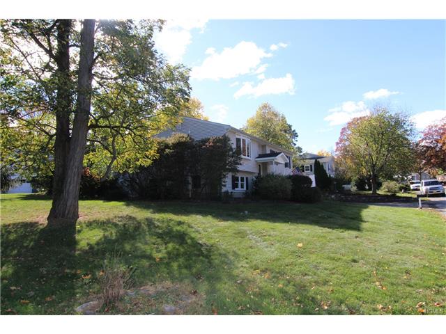 44 Roe Ave