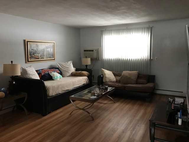 12 J White Gate Dr #J