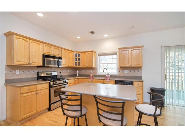 4 Coach House Ct