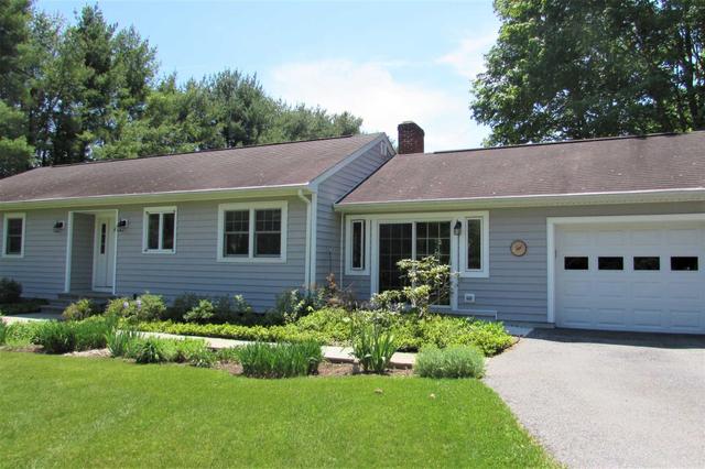3 Greenlawn Dr