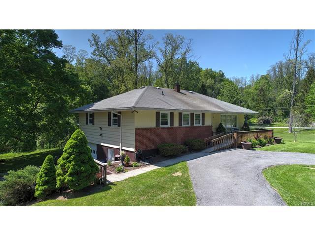 3 Greenlawn Dr