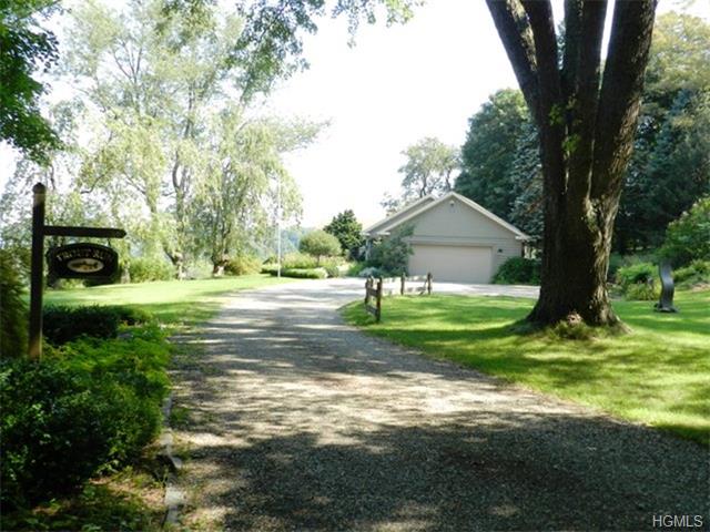 69 S Quaker Hill Rd, Pawling NY 12564
