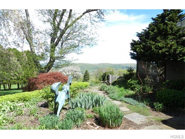 69 S Quaker Hill Rd, Pawling NY 12564