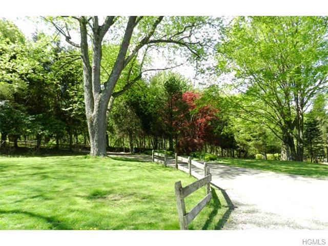 69 S Quaker Hill Rd, Pawling NY 12564