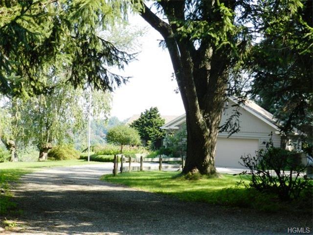 69 S Quaker Hill Rd, Pawling NY 12564