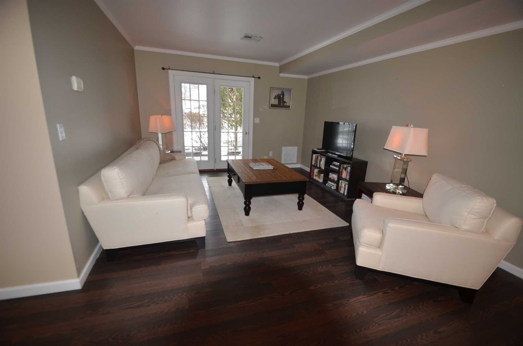 121 W Oreilly St