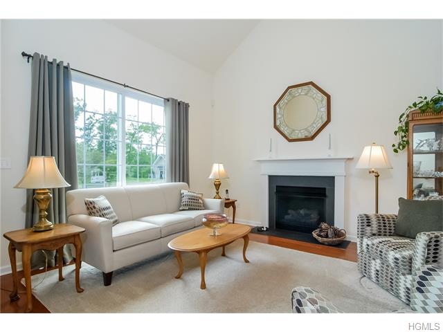 For Sale: 27 Halley Ct Poughkeepsie, NY 12601