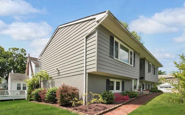 1805 Holly Walk