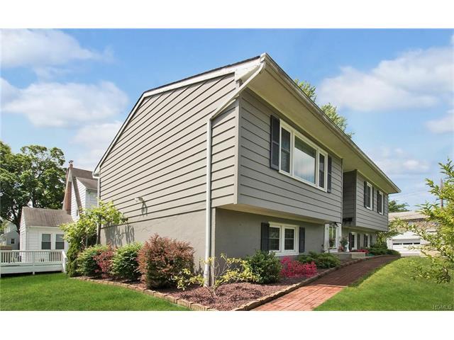 1805 Holly Walk