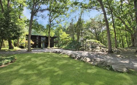 36 Ireland Dr