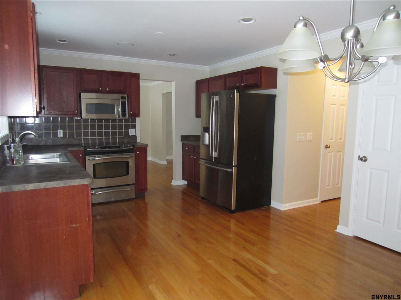 33 Spotswood Dr