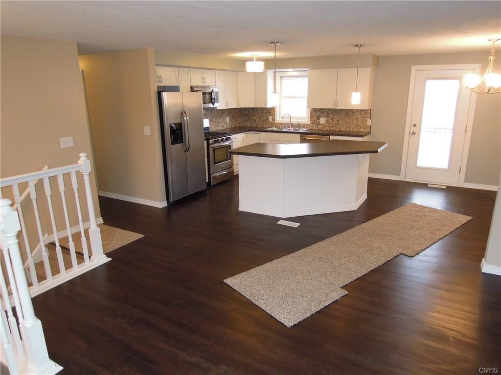 8445 Grandview Dr