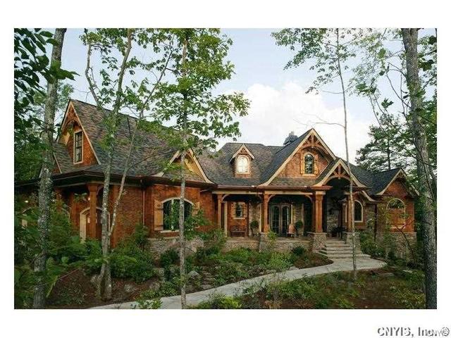 6839 Holliston Cir