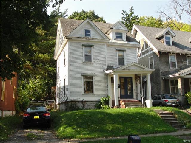 1428 James St