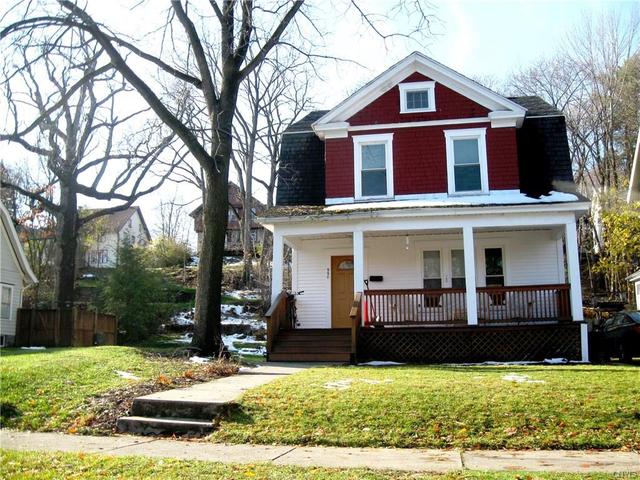 1428 James St