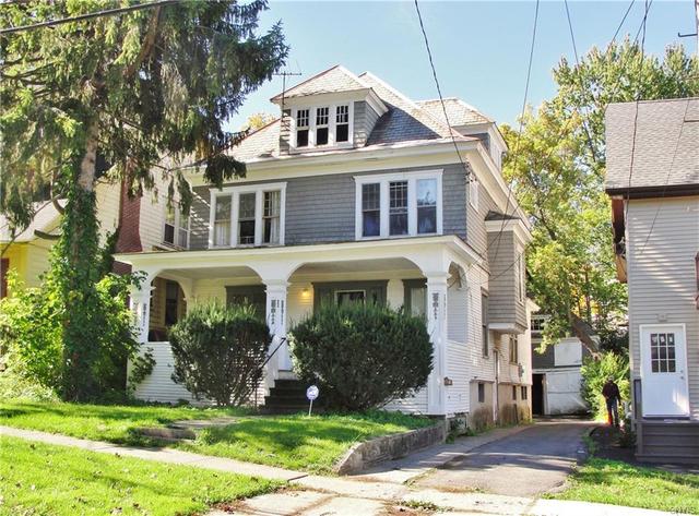 1428 James St