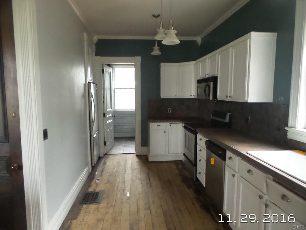 657 Boyd St