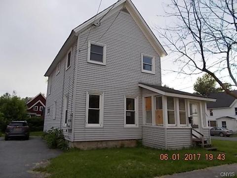 943 Superior St