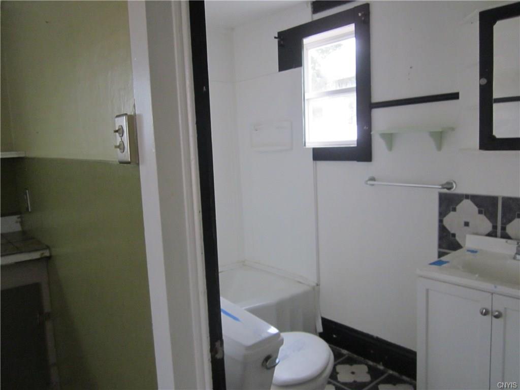 10 Anthony St