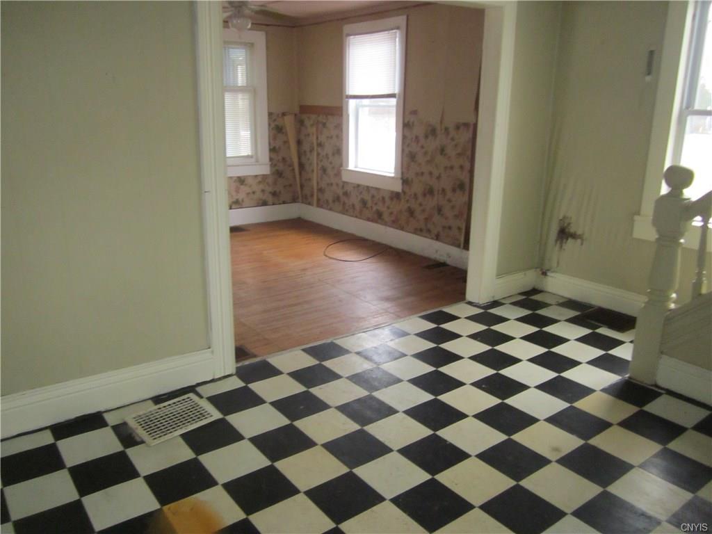 10 Anthony St