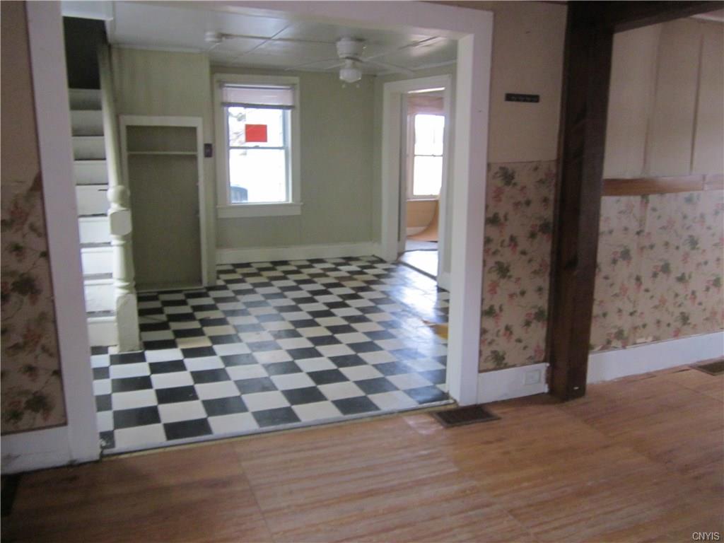 10 Anthony St