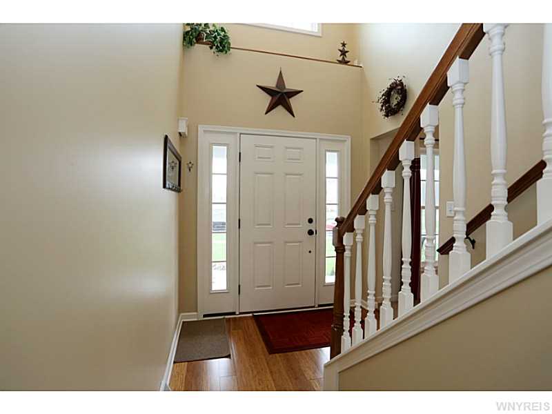 6310 White Oak Way, Lake View NY 14085