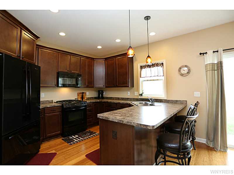6310 White Oak Way, Lake View NY 14085