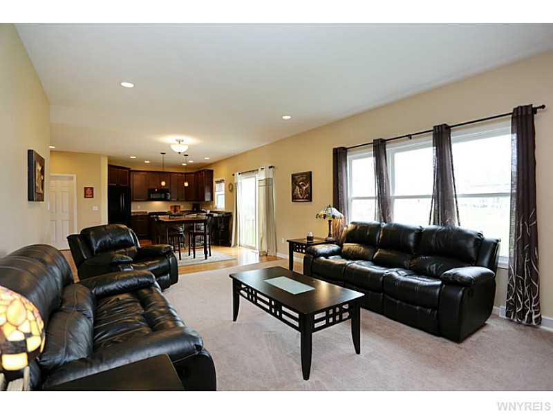 6310 White Oak Way, Lake View NY 14085