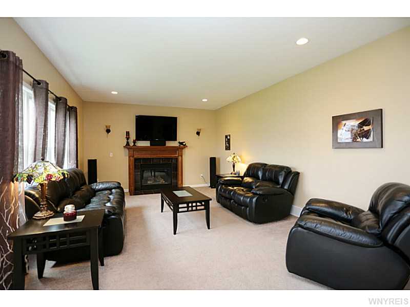 6310 White Oak Way, Lake View NY 14085