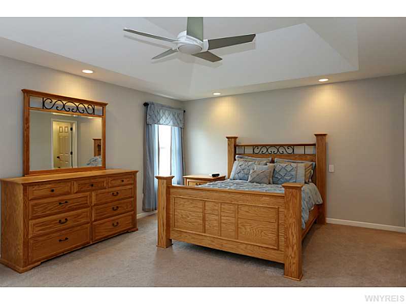 6310 White Oak Way, Lake View NY 14085
