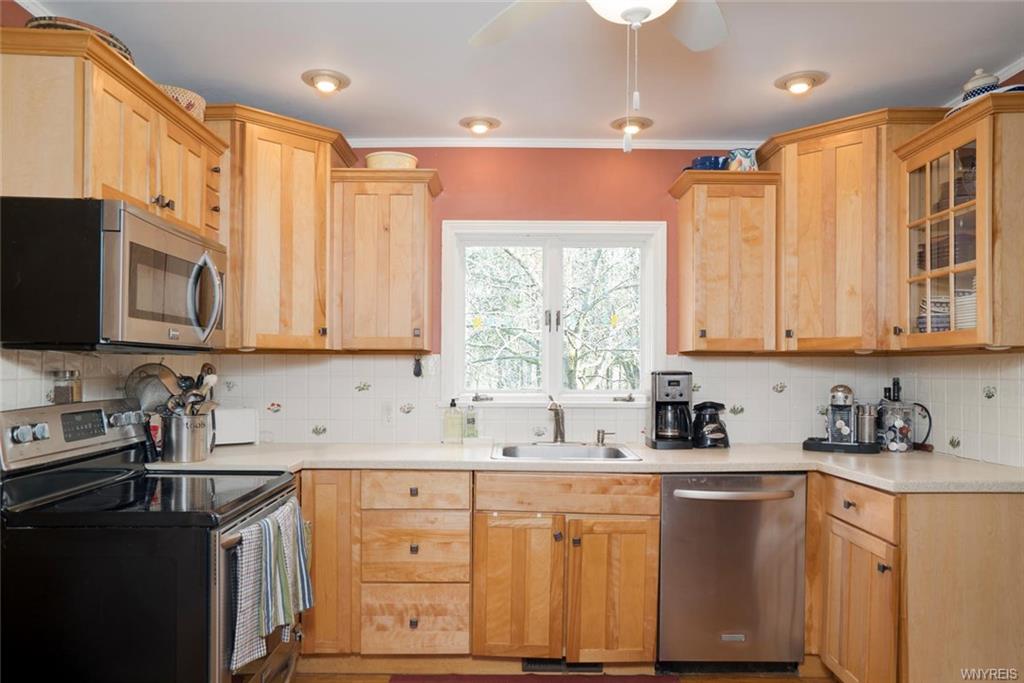78 Scattertree Ln