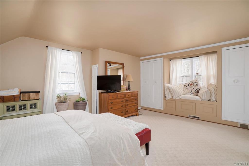 78 Scattertree Ln