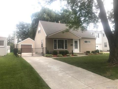 220 Wrexham Ct N