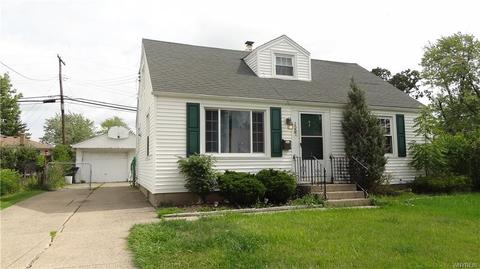 220 Wrexham Ct N