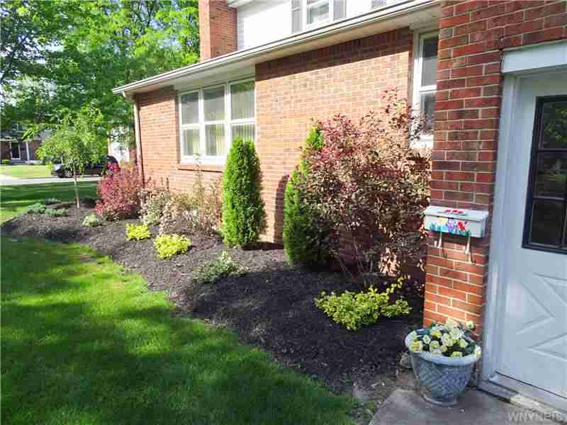 For Sale: 448 Cottonwood Dr Buffalo, NY 14221