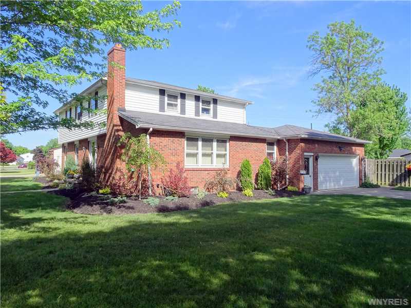 For Sale: 448 Cottonwood Dr Buffalo, NY 14221