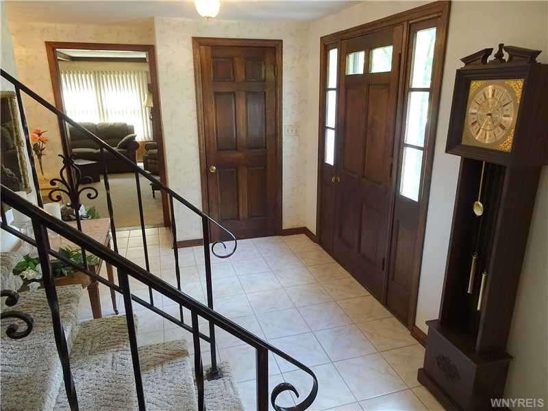 For Sale: 448 Cottonwood Dr Buffalo, NY 14221