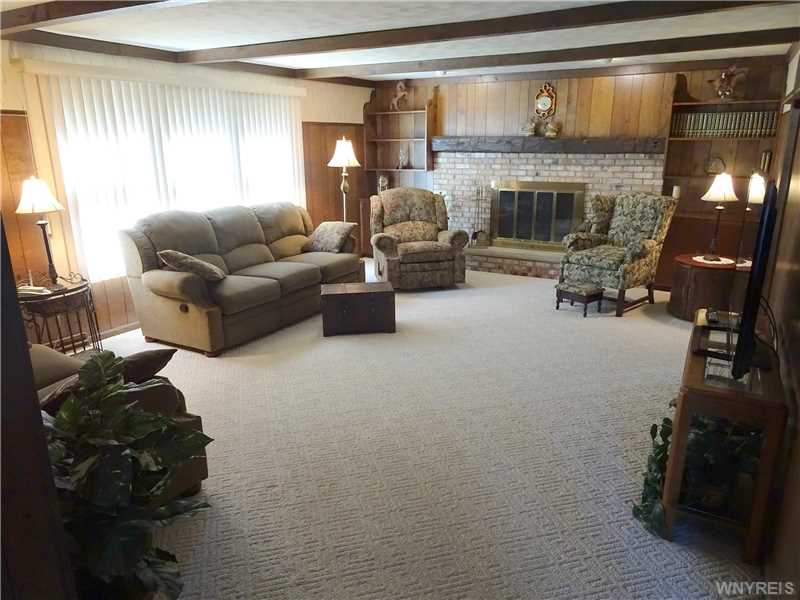 For Sale: 448 Cottonwood Dr Buffalo, NY 14221