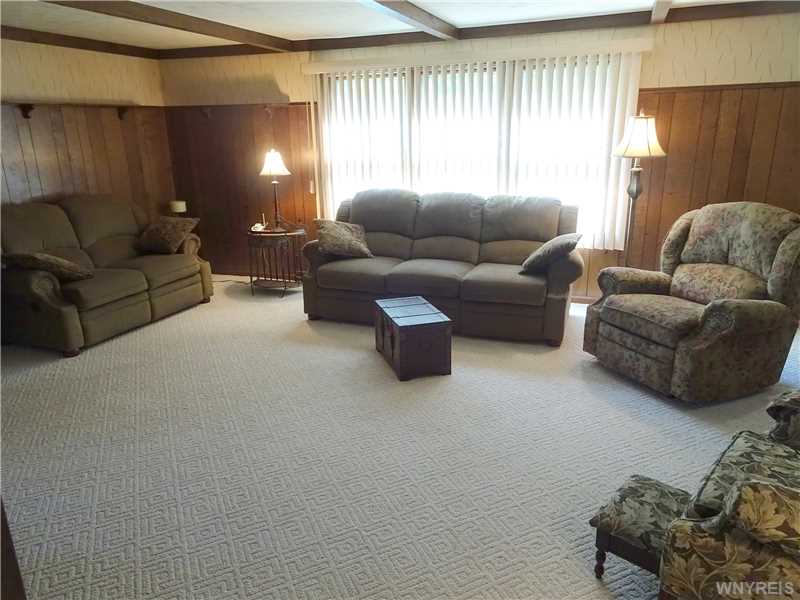 For Sale: 448 Cottonwood Dr Buffalo, NY 14221